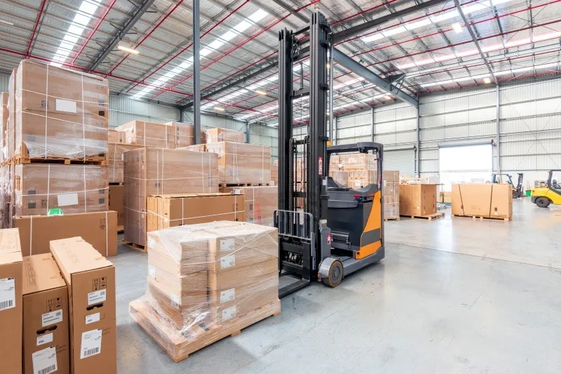 倉庫作業員(リーチ式リフト作業員)